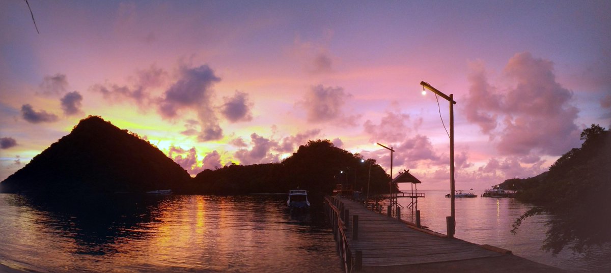 skddc's tweet image. Sunset in paradise (at #hackerbeach in Labuan Bajo)