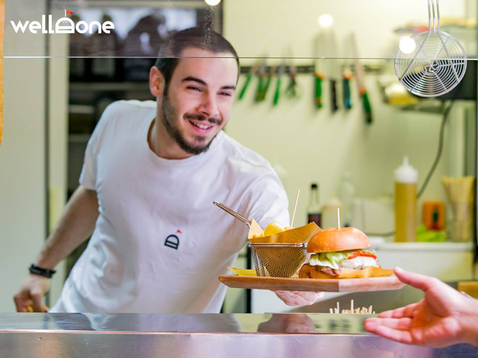 Foodinpro's tweet photo. I ragazzi di @WellDone_Burger ci hanno lanciato una sfida per #FIGM17! Pronti a scoprire con noi il #burgerdelfuturo:https://t.co/ucOKHaSNm8 https://t.co/AhuIWwmCOv