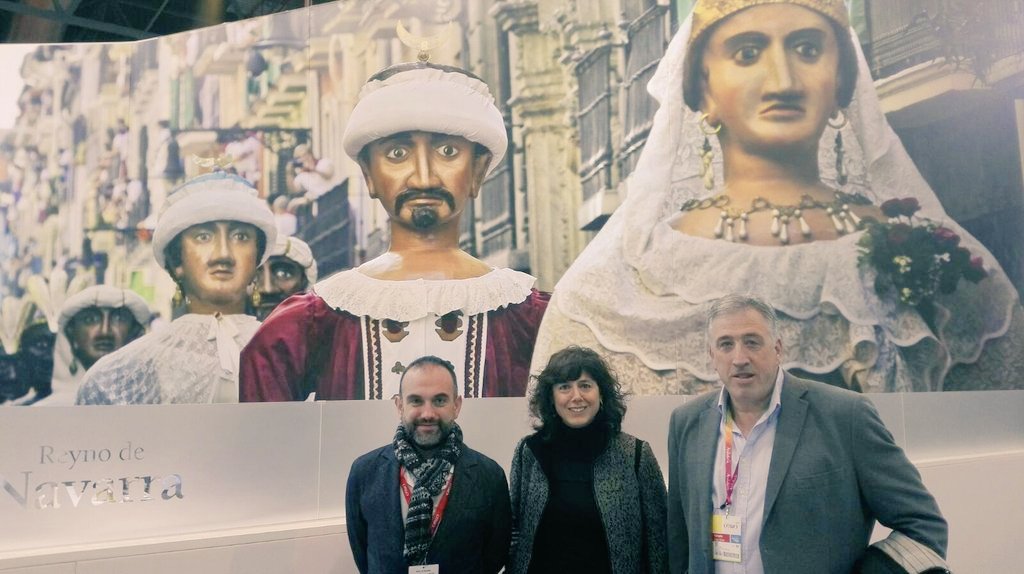 josebaasiron's tweet photo. Presentando en Fitur los atractivos turísticos de Pamplona, y no podían faltar nuestros gigantes! @patriciaioar https://t.co/OcsXNLteGh