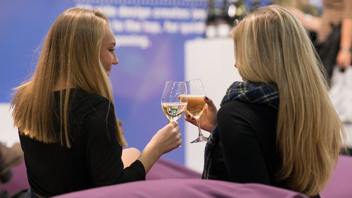 Vastaa Viininystävä 2017 -kyselyyn. Voit voittaa 100 € lahjakortin. Samalla autat meitä tekemään parempia sisältöjä. bit.ly/2jBf9JR