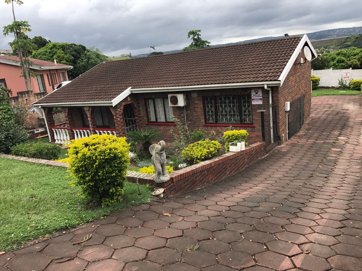 biggzXclusive's tweet photo. #ProperyForSale
AVOCA HILLS
Price - R895000
3 Bedrooms lounge Dinning fitted kitchen fenced 2 garages facebrick fully tiled call 0745575579 https://t.co/RvxS1VwnSb