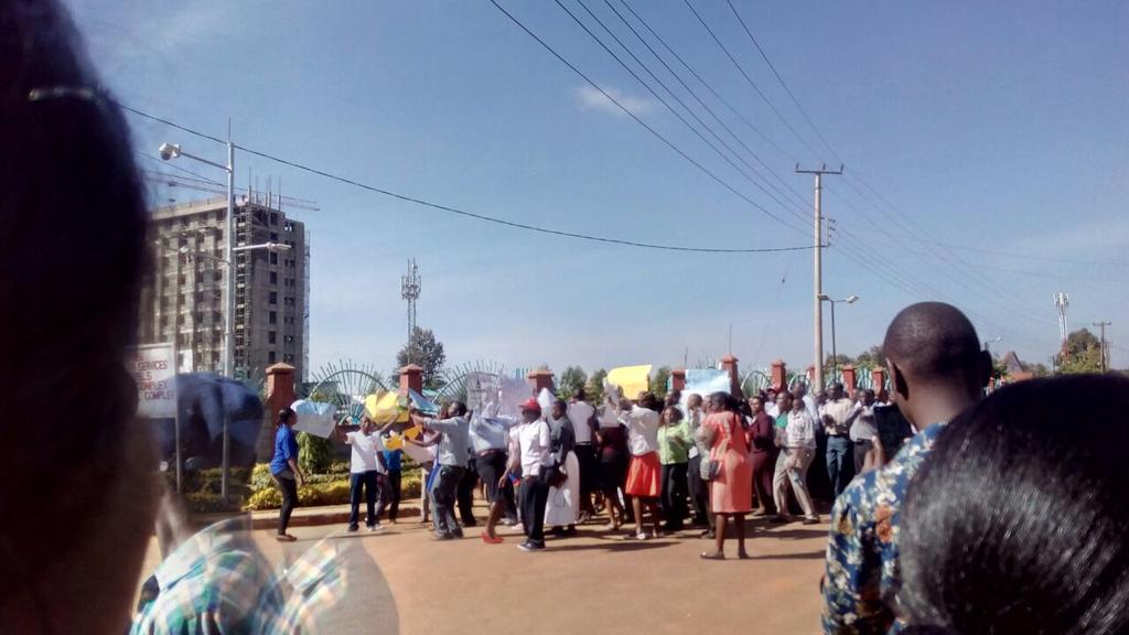 kevireri's tweet image. Chuka university lecturers and staff kick off their stike.  #lecturersstrike. @ChukaUni @ntvkenya