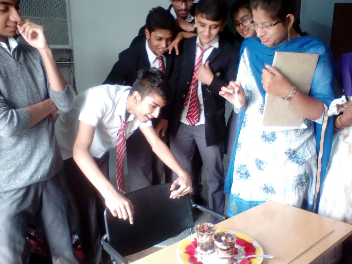 RCISchool's tweet photo. Floral decoration and cooking without fire competition for middle and high school children was held in RCIS Yelahanka. #rics #rcisyelahanka https://t.co/y1mAxhPL7Y