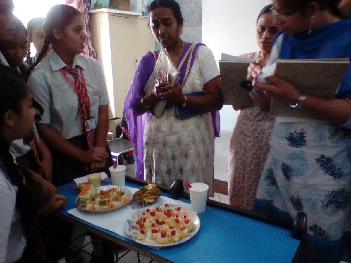 RCISchool's tweet photo. Floral decoration and cooking without fire competition for middle and high school children was held in RCIS Yelahanka. #rics #rcisyelahanka https://t.co/y1mAxhPL7Y
