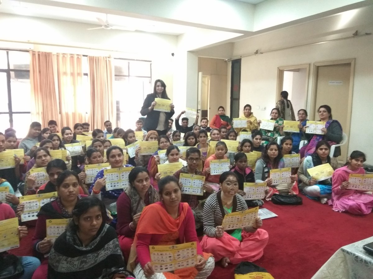 pompomrecycling's tweet photo. #PomPom led a #recyclingworkshop at #KiwaniCenter with #PHDChamberSwachhParyavaranCampaign. #SwachhBharat #PHDSwachhParyavaran #CleanIndia https://t.co/hvyqso6u5n