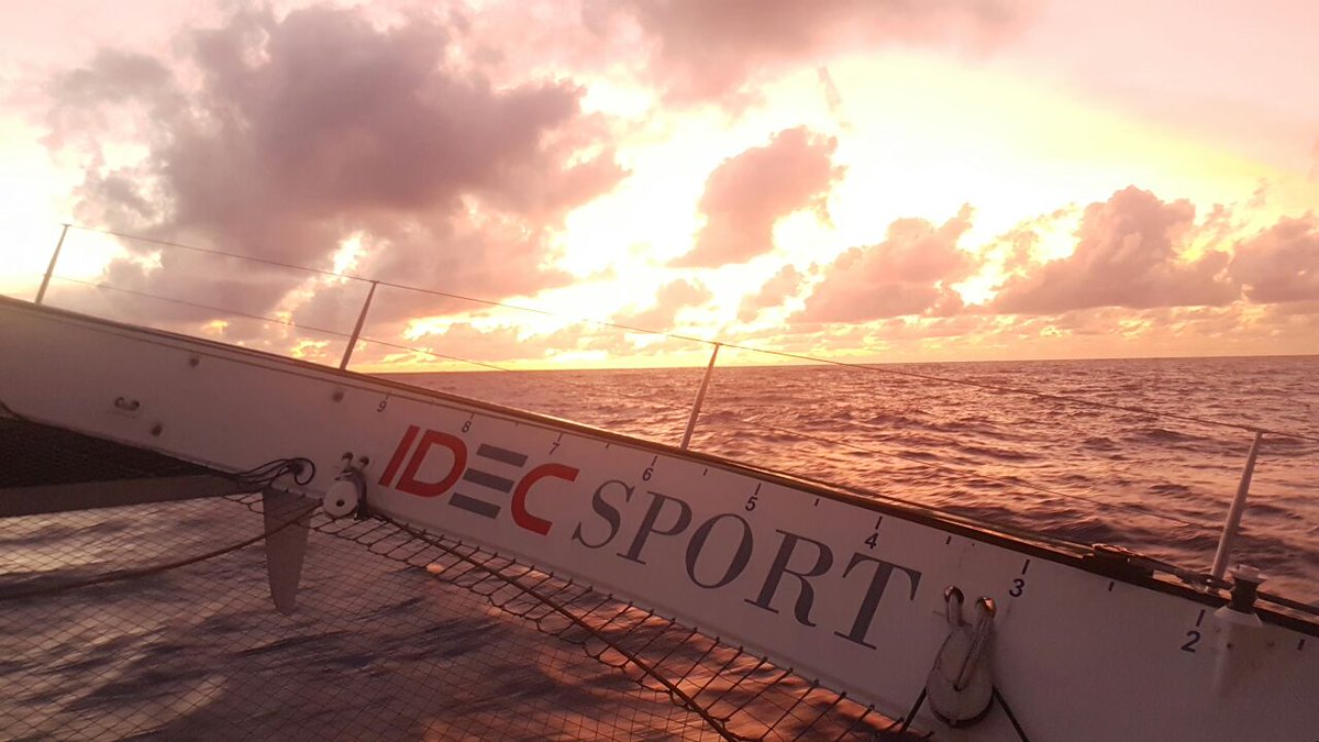 idecsport's tweet photo. 📰 Dernières heures dans l’Atlantique Sud ➡️ https://t.co/8SdYXRm14t | #GoFrancisJoyon #TJV2016 https://t.co/v0fHSBShqN