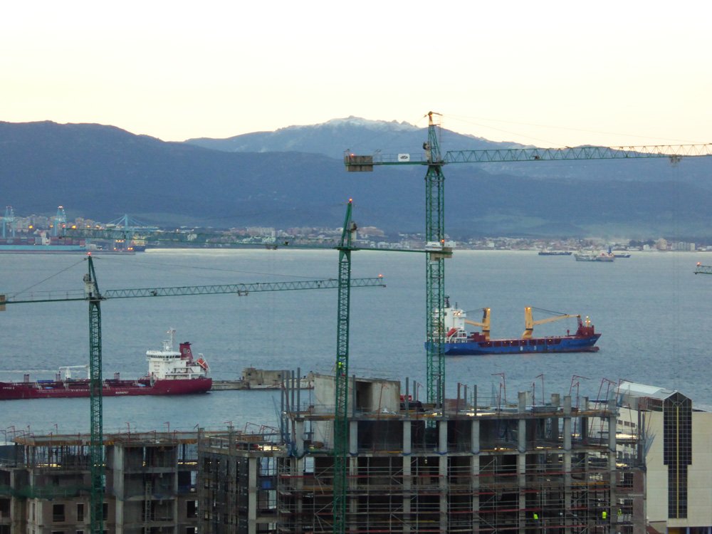 YourGibraltarTV's tweet photo. Snow across the Bay! https://t.co/3eDaiEXYDv