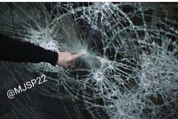 teammiltoner's tweet photo. Yo cuando estoy sensible y me dicen algo que no me gusta. https://t.co/YNNBuxvsxe