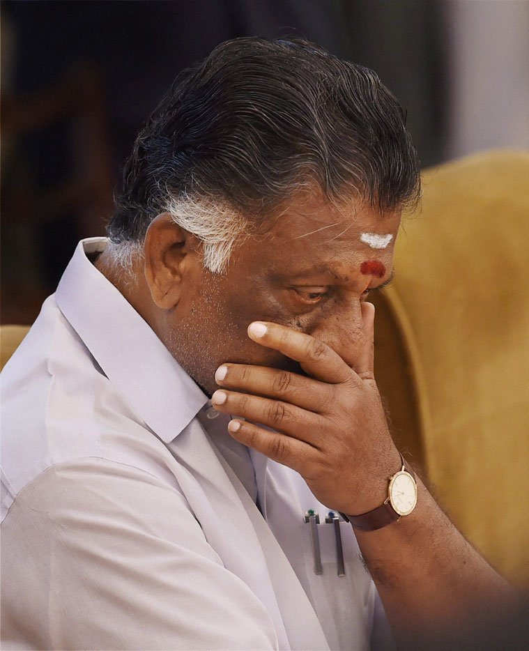 chandrumohanraj's tweet image. மக்கள் பிரதிநிதியான உன்னால்  மக்களின் பிரச்சனைகளை தீர்க்கமுடியவில்லை எனில் நீ தலைவனாக இருக்க தகுதியற்றவன் ராஜினாமா செய் #Jallikattuprotest