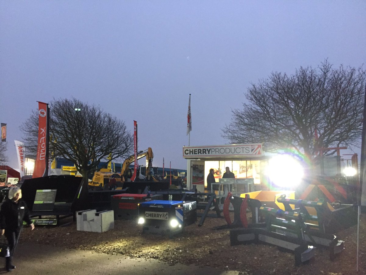 CherryProducts's tweet photo. Open for business #lamma17 stand R50. See the new #X-form plus range, yard #Yardscrapers #weightbox. https://t.co/SXYUTSE0r7