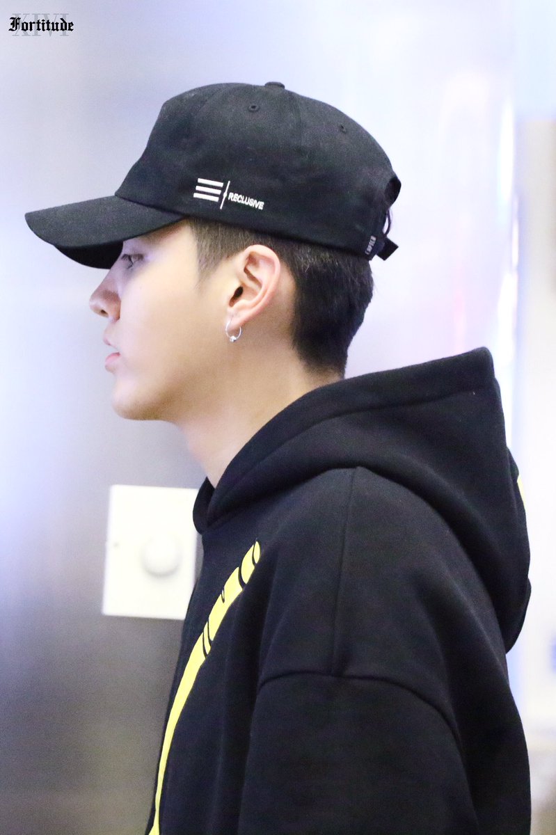 Fortitude_XIVI's tweet photo. #KrisWu 170118 LAX arrival https://t.co/OvVyjiTY7M