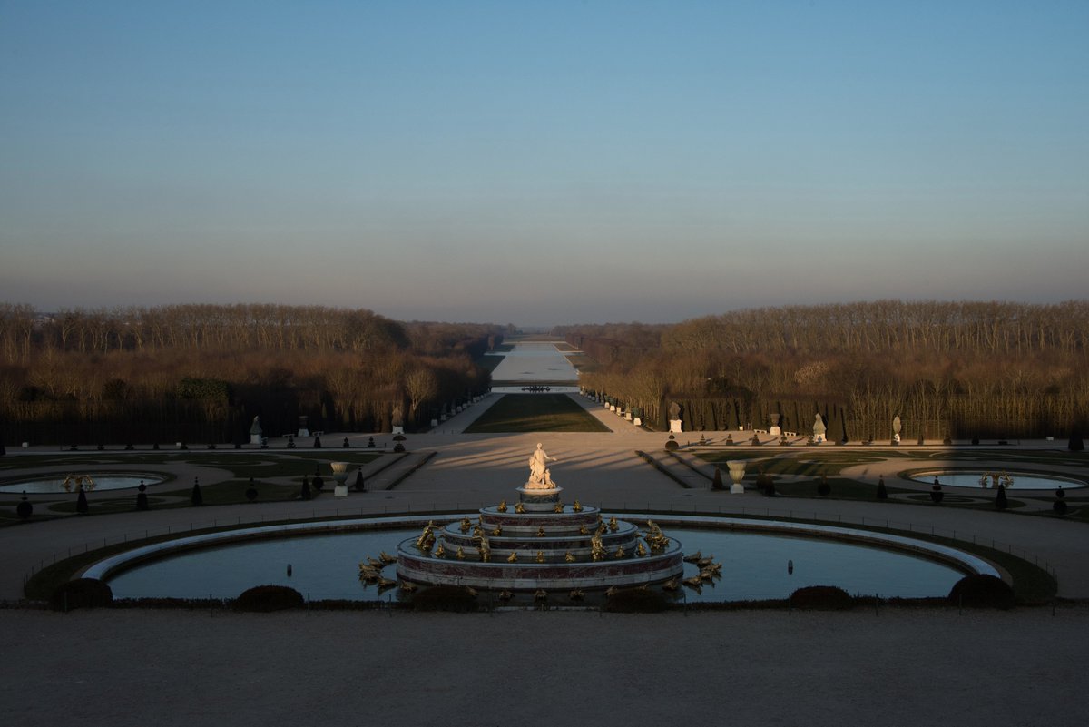 CVersailles's tweet photo. Le soleil se lève sur les jardins de Versailles / The sun rises over the Versailles' gardens https://t.co/rnXrTopVHr