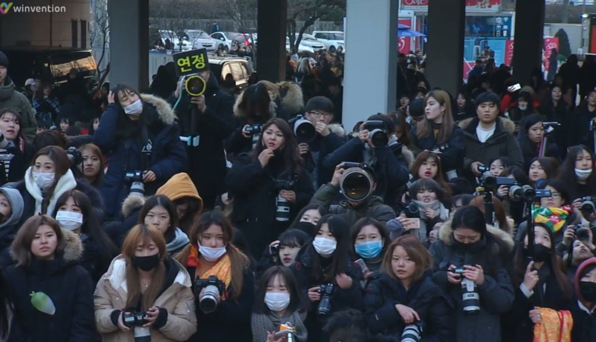 jonginys's tweet image. beetch dat camera