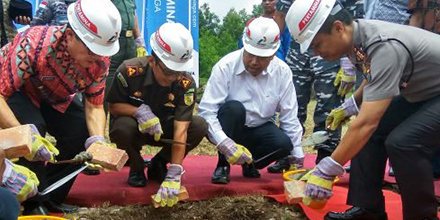 ptm_patraniaga's tweet photo. Groundbreaking Terminal Aspal Curah Dumai oleh Walikota Drs. Zulkifli As, Kamis (12/1). https://t.co/yKdmpoWv1U https://t.co/Mo1otcqt9V