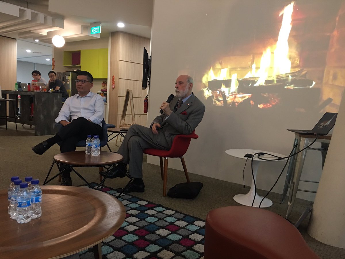 PohJacqueline's tweet image. @GDSHive does virtual fireside chat with 'father of the Internet' Vint Cerf! On the #digitaldarkage