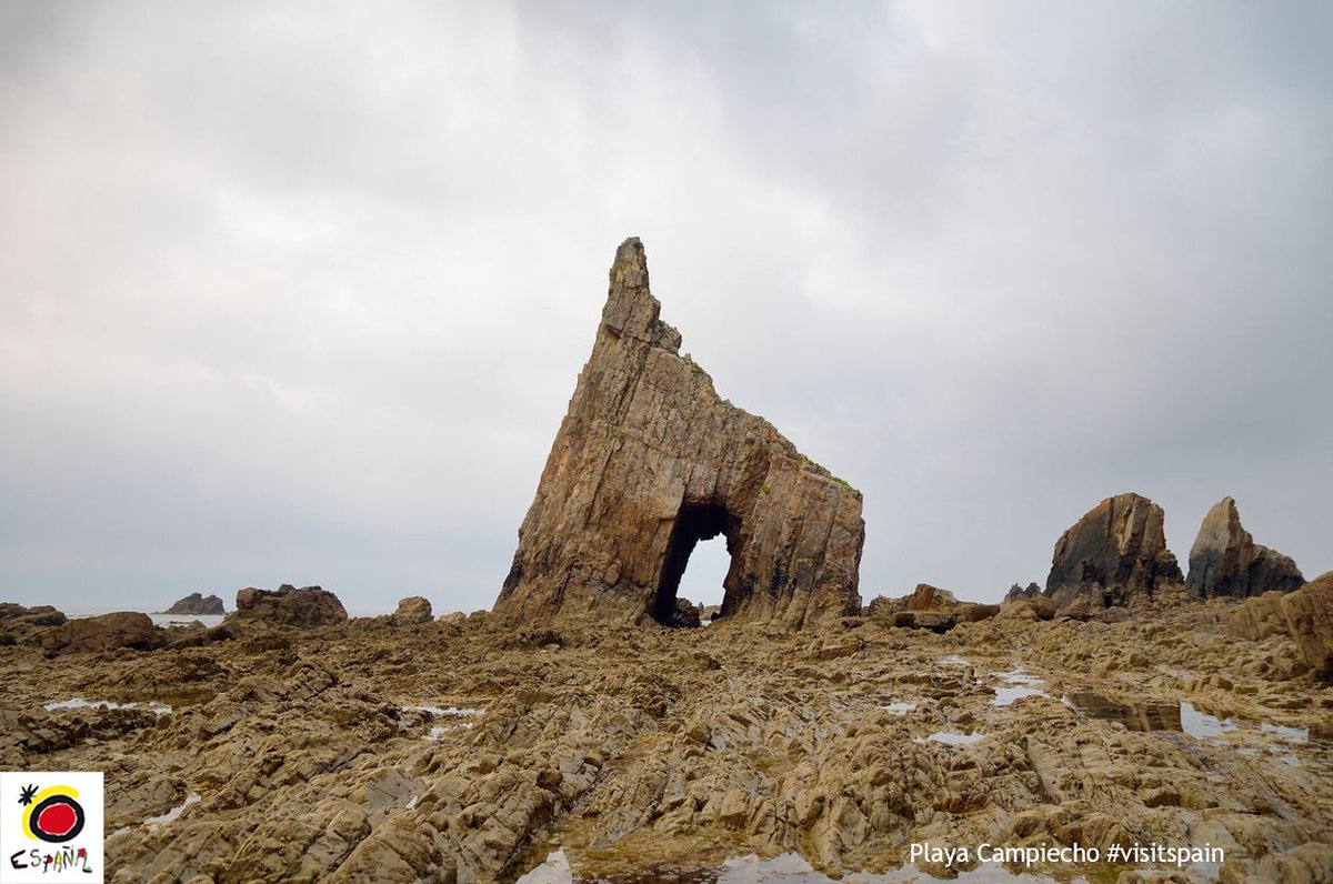 EspanaEnLatam's tweet photo. If you loved As Catedrais beach in Lugo, you’re gonna love Campiecho beach in Valdés, Asturias, too! #Asturias #VisitSpain https://t.co/9B9ZA2u6bR