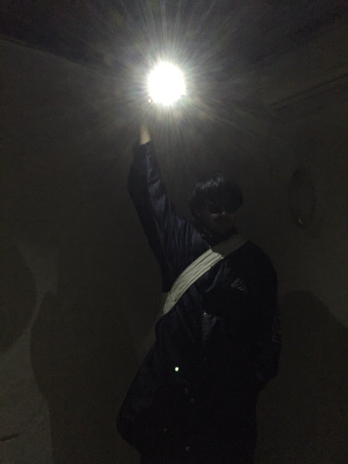 映像工房プロジェクト 3作目班紹介 先ほどカウントダウンしてくれたのは よつかど 班です 今回制作した作品のタイトルは 仄暗い ロゼッタの煙 タイトル通り雰囲気溢れる作品に仕上がっています こんなおしゃれな作品もeipro Film Party