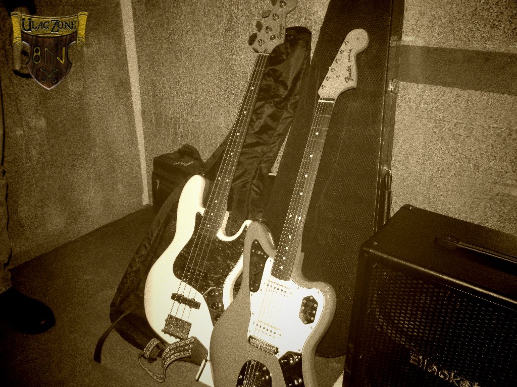 MauroUlag's tweet photo. #VoodooPank ready for bass & guitars sessions
@Fender @Blackstaramps #casalebauer #punkrock #Experimentalmusic
#UlagZone #TheExtremeWay https://t.co/0gY4phF4Rn