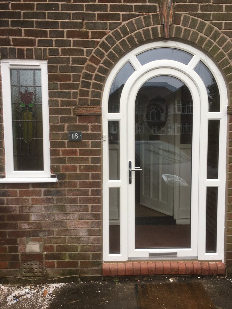 glossopglass's tweet photo. Our recently fitted door from @PremierArches looks stunning! #door #windows #archedframe #pvc https://t.co/cHlIzCEa7c