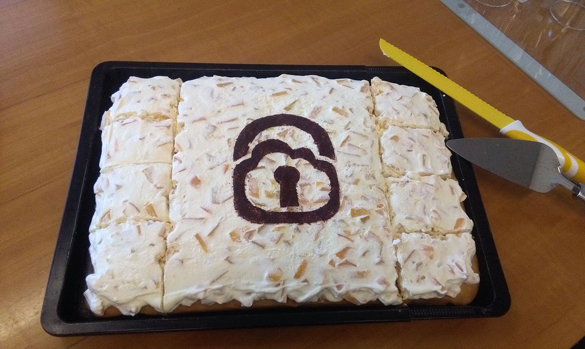 equada_de's tweet photo. Bei uns gibt's auch Einstand nach Maß😉. Lecker Kuchen 🍰 von unserer neuen Kollegin Sabrina #einstand #kuchen #equada https://t.co/WrWojZKlWd