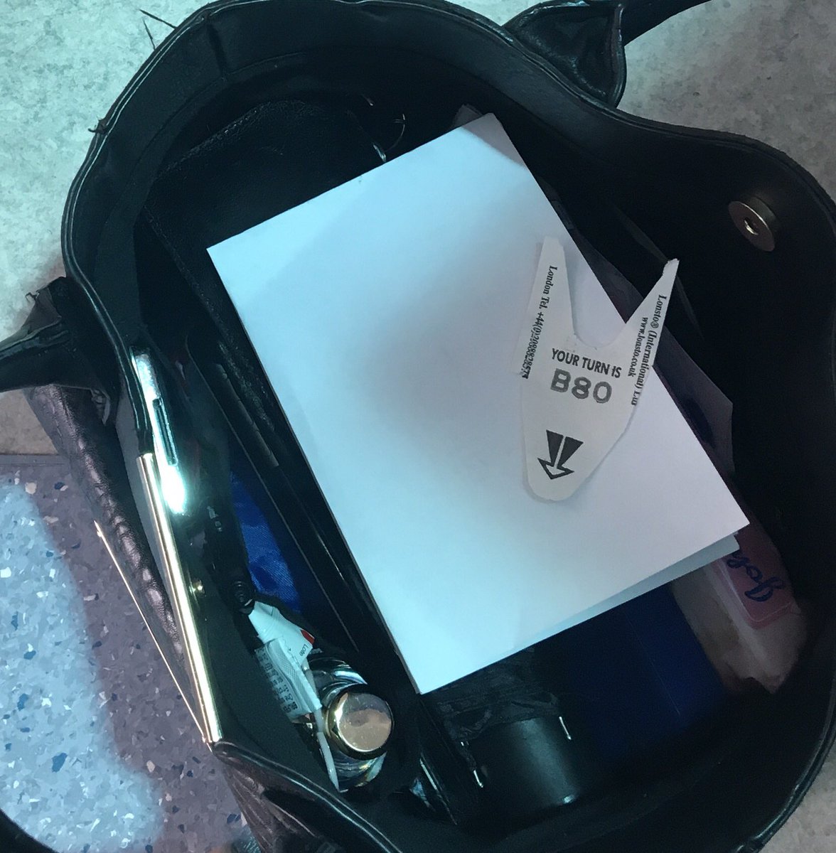 suzywotz's tweet image. Half hour before opening and still number 80 #poxedoff #longwait #stupidplace #hungryandthirsty 😬😬😬