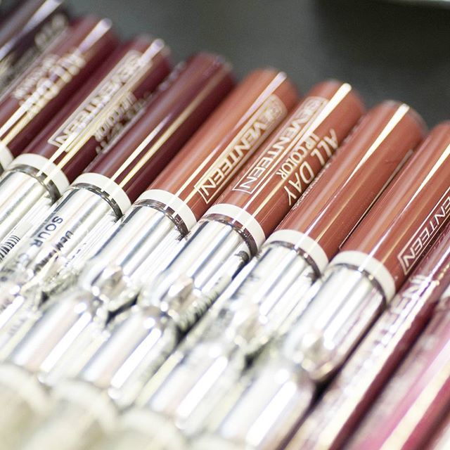 Seventeengr's tweet photo. A swipe of lipstick is an effortless way to look good any day!
#alldaylipcolor #lips #lipstick #lipcolor #seventeencosmetics https://t.co/1qPexTVJOo