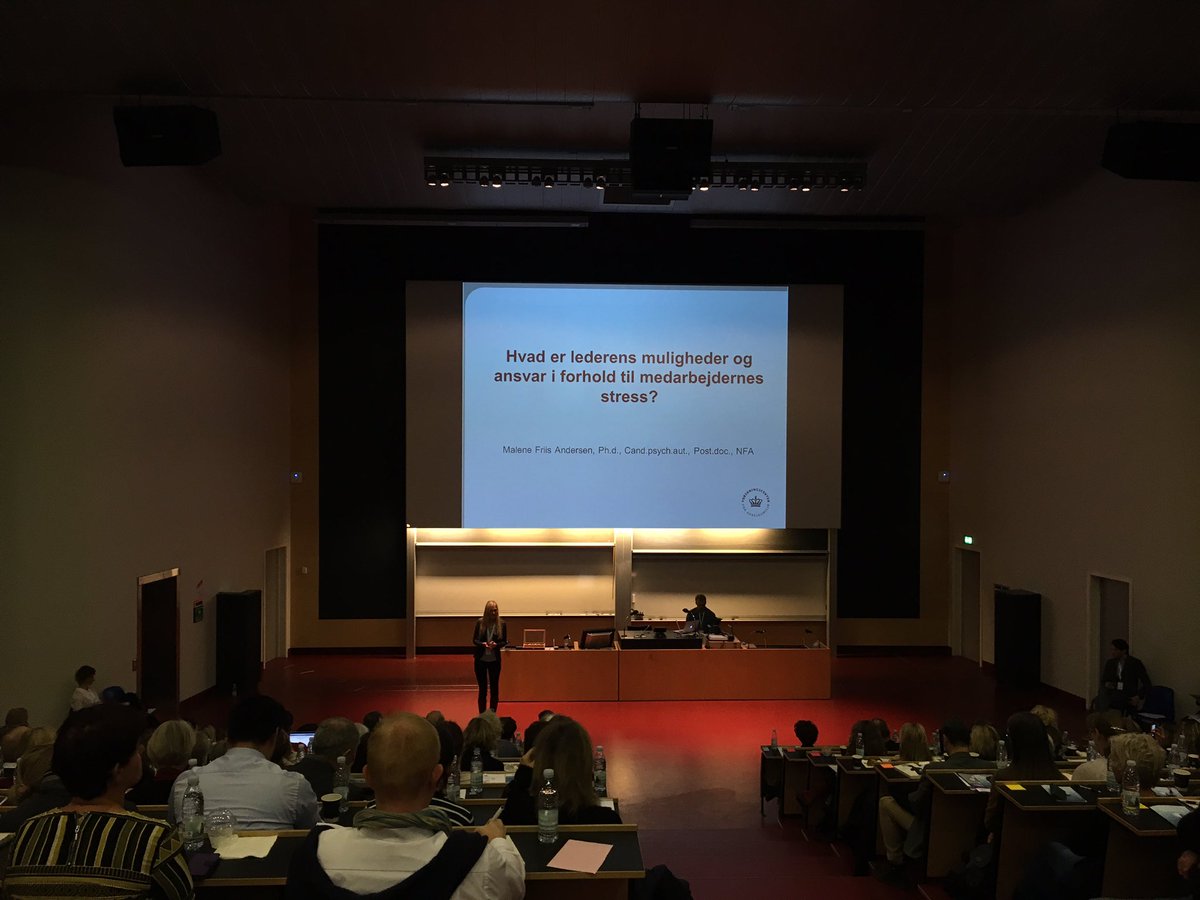 NicoChristoph's tweet photo. #stressbehandlingskonferencen 2017 Malene Friis Andersen om lederens ansvar ift. medarbejdere med stress og psykisk mistrivsel https://t.co/Jmaa6LGdak