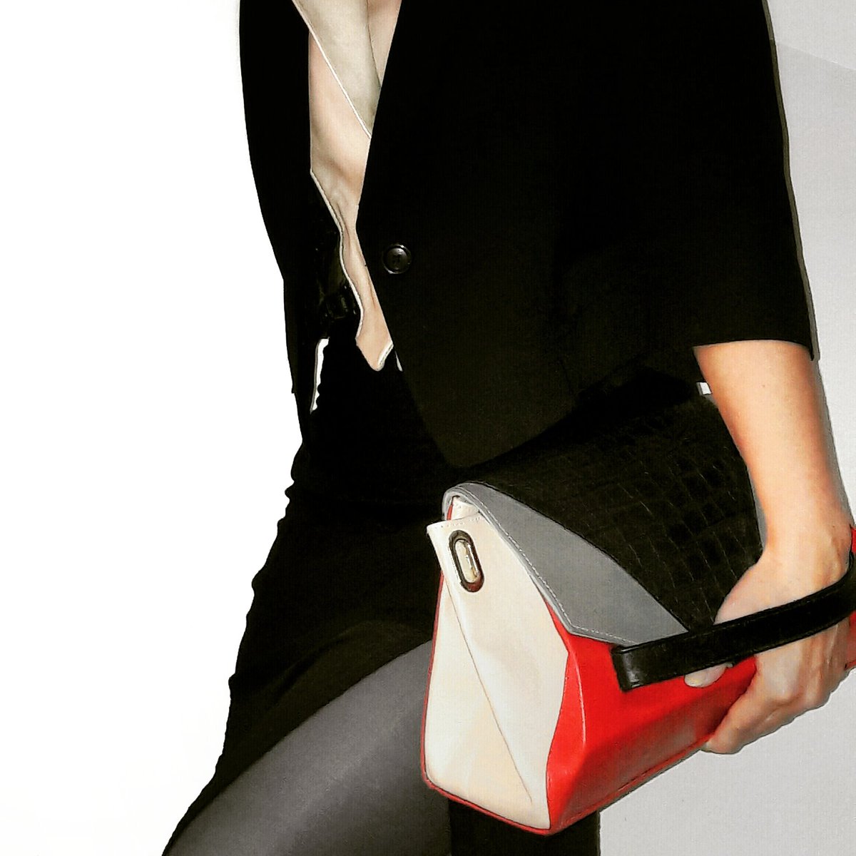 <a href="/handsofoizo/">Hands of Oizo</a>  CARAPACE handbag at #BerlinFashionWeek 👌 Follow us on IG for your #stylefix #leatherlovers ! ❤