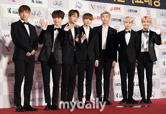 VMINKOOK_MY's tweet photo. [PRESS] 170119 #SeoulMusicAwards #SMA201 #BTS #방탄소년단 on the Red Carpet @BTS_twt https://t.co/onTCkwa3eZ