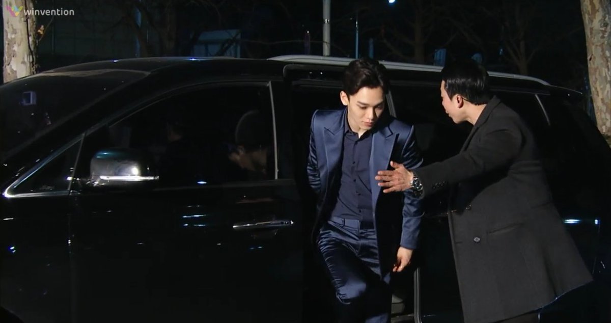 SMent_EXO's tweet photo. [CAPS] 170119 #EXO at The 26th Seoul Music Awards https://t.co/j7rUA34WFm