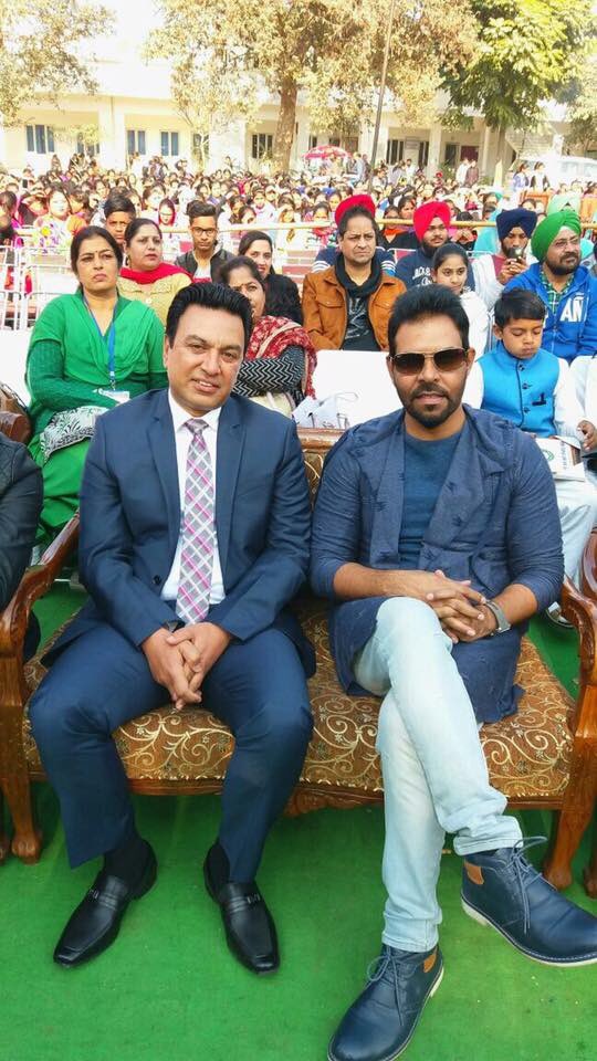 kaler_kanth's tweet photo. With @ManmohanWaris Ji https://t.co/zVuzKSf1WO