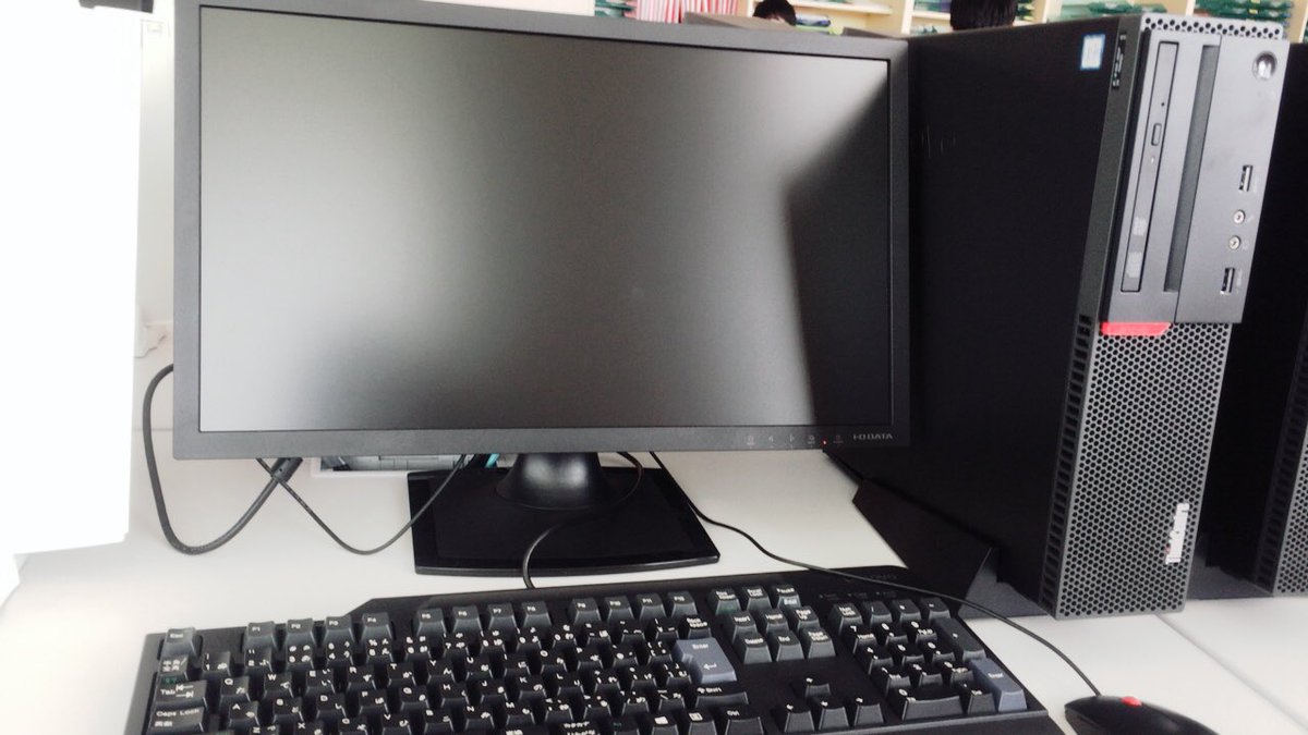 929Kuniku's tweet photo. 学校のパソコン今年から新品になったヽ(｡･ω･｡)ﾉ

あと数日間しか使わないけど…笑 https://t.co/fa1F7LnlQY