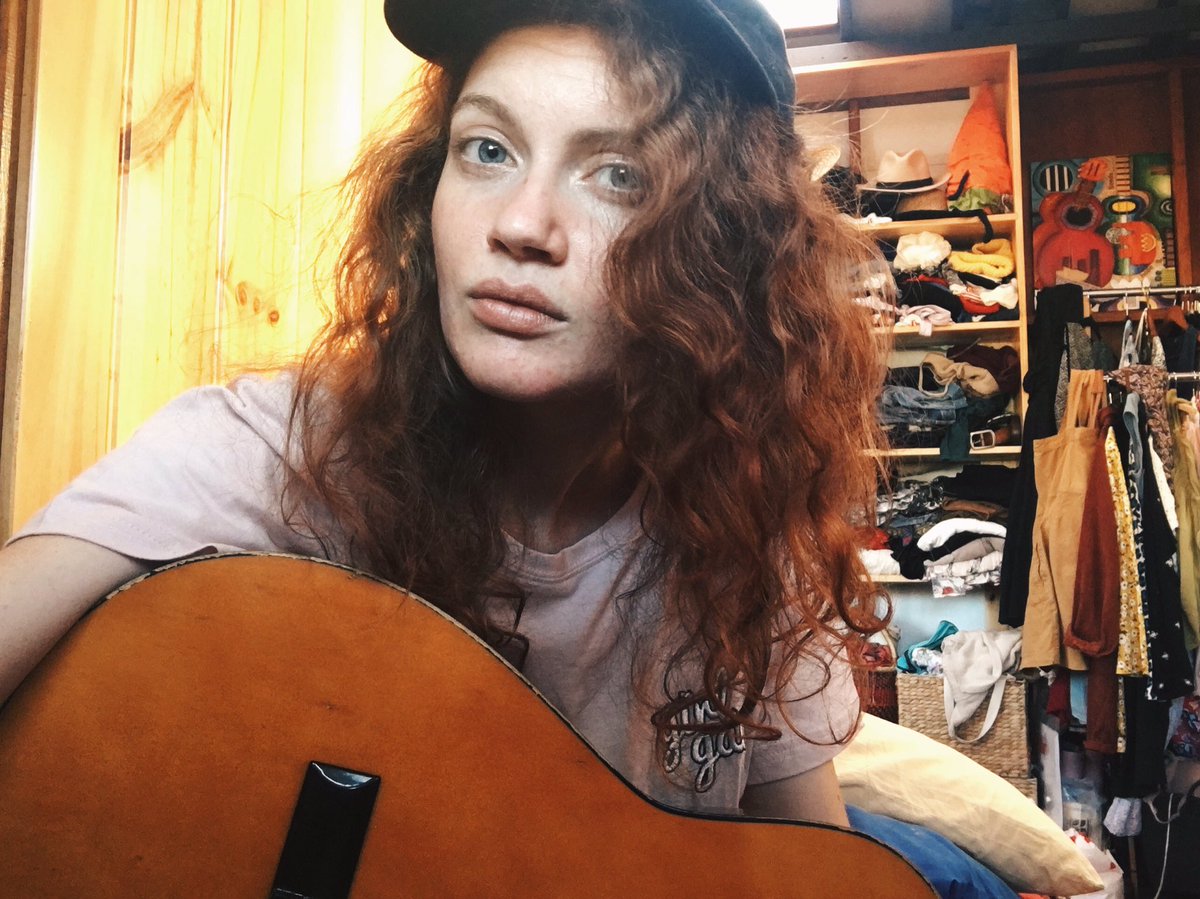 olittlesister's tweet photo. Yo rad ledge @domalessio is gonna spin 'COLD FEET' on @homeandhosed siiiiiickk ⭐️��🏼 tune in at 9pm #triplej #yas https://t.co/dUMXowRGyw