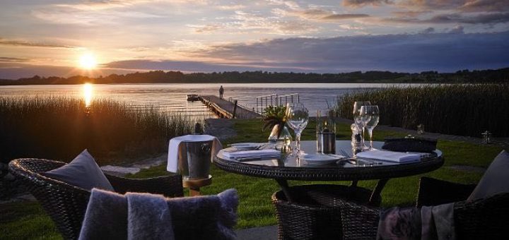 Thetaste_ie's tweet photo. Lounge by the Lake this Valentine's with a Romantic Break at @Wineport_Lodge 
https://t.co/YagnDo6TyN https://t.co/uxzXcdoUeJ