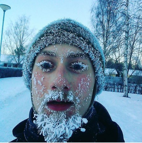 Demotivateur's tweet photo. -Il fait froid dehors ?

Moi : https://t.co/3EPQckG1P5