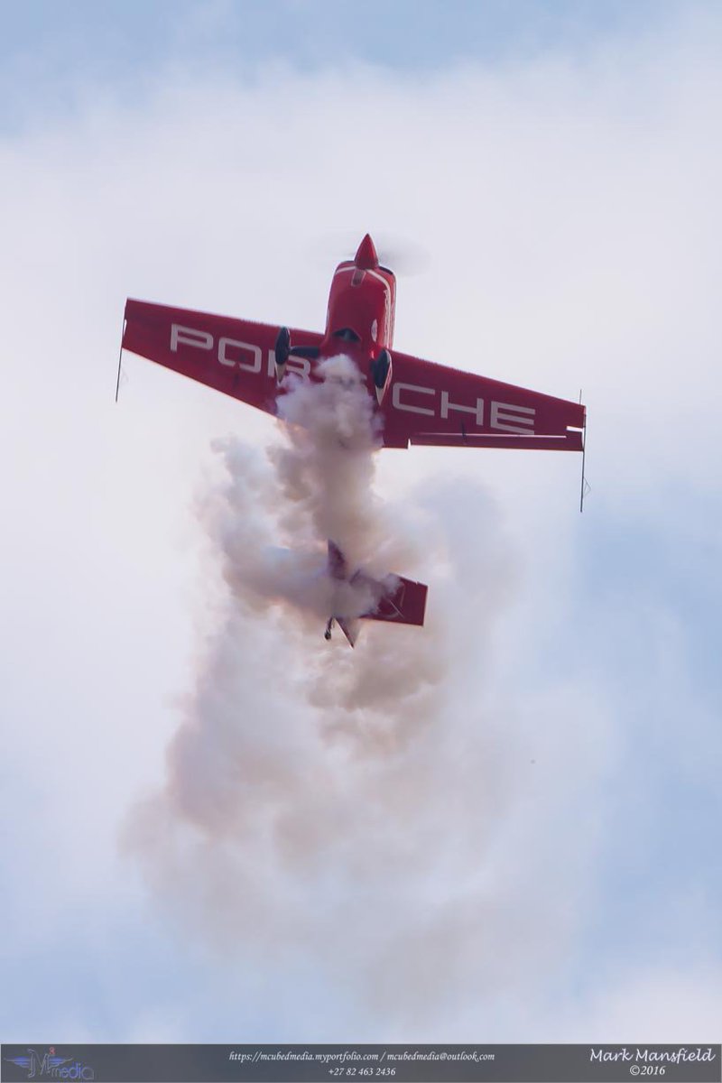 WorldAirnewsMag's tweet photo. Smoking Hot' #Extra #330SC #aerobatics https://t.co/oH9PAfBfb0 #avgeek #avgeeks #flying #smoke https://t.co/iMXW3T9Gqh