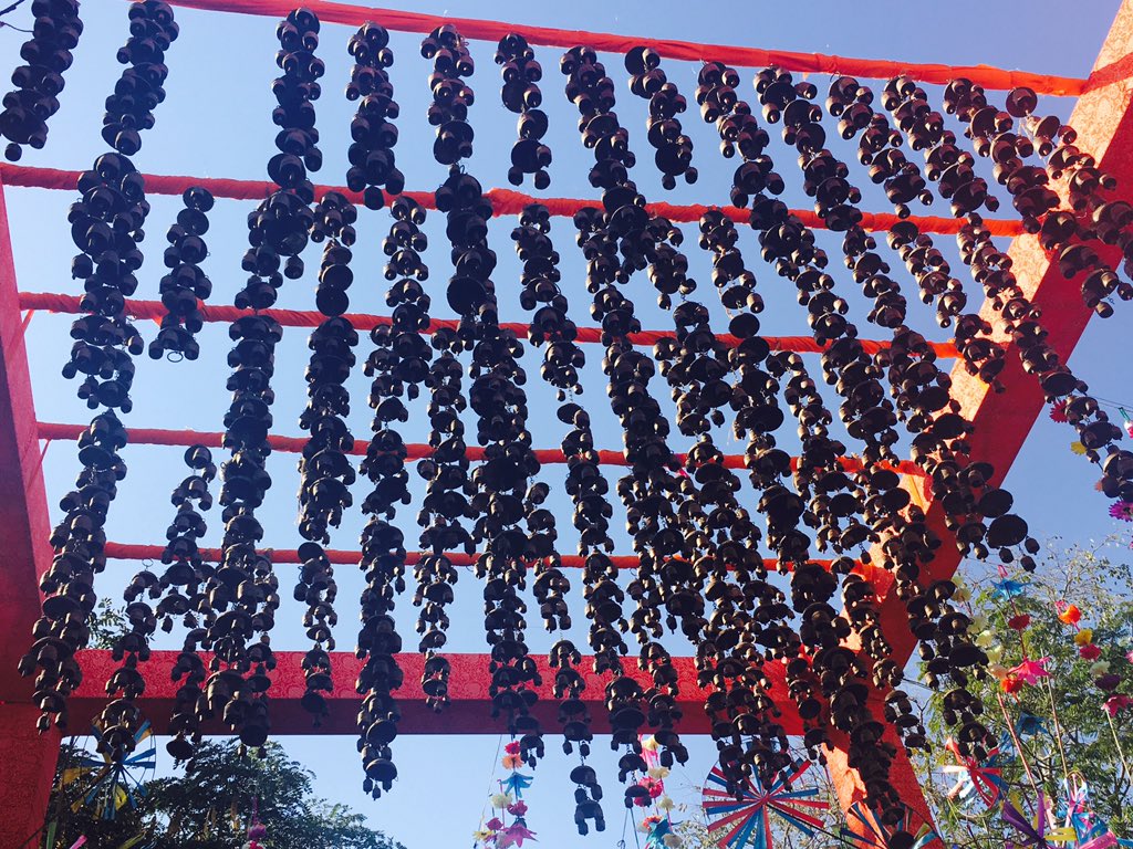 HarperCollinsIN's tweet photo. Bright, sunny and beautiful! We are here.❤️ #ZEEJLF2017 #HCIatZeeJLF https://t.co/mspWripOy7