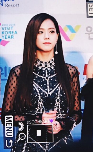 jisooheart's tweet photo. 170119 서울가요대상 레드카펫 
#블랙핑크 #지수 #BLACKPINK #JISOO https://t.co/v1rCMgiAwh