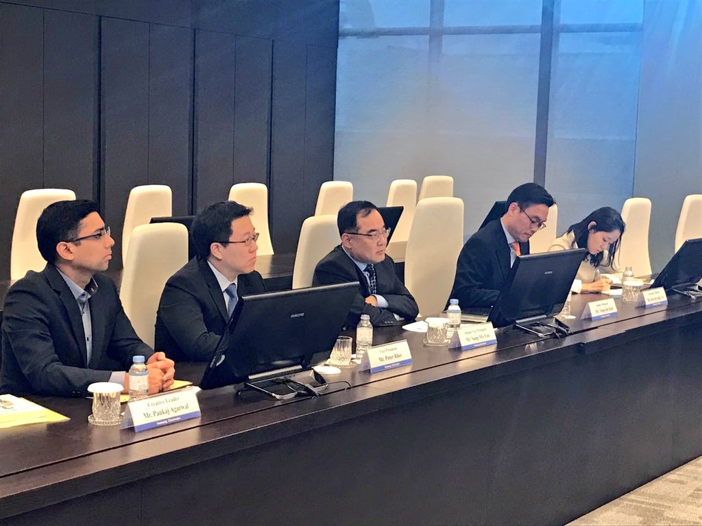 Minister @KTRTRS interacting with Sr leadership team of <a href="/Samsung/">Samsung Electronics</a> Electronics 1/2