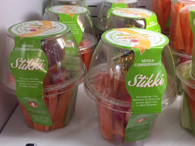 Spuntino sano e leggero al #marca2017? Stikki: mix di #ortaggi puliti e tagliati. Senza conservanti!😋
bit.ly/Stikki_FrescoS… <a href="/FruitbookMag/">FruitbookMagazine</a>