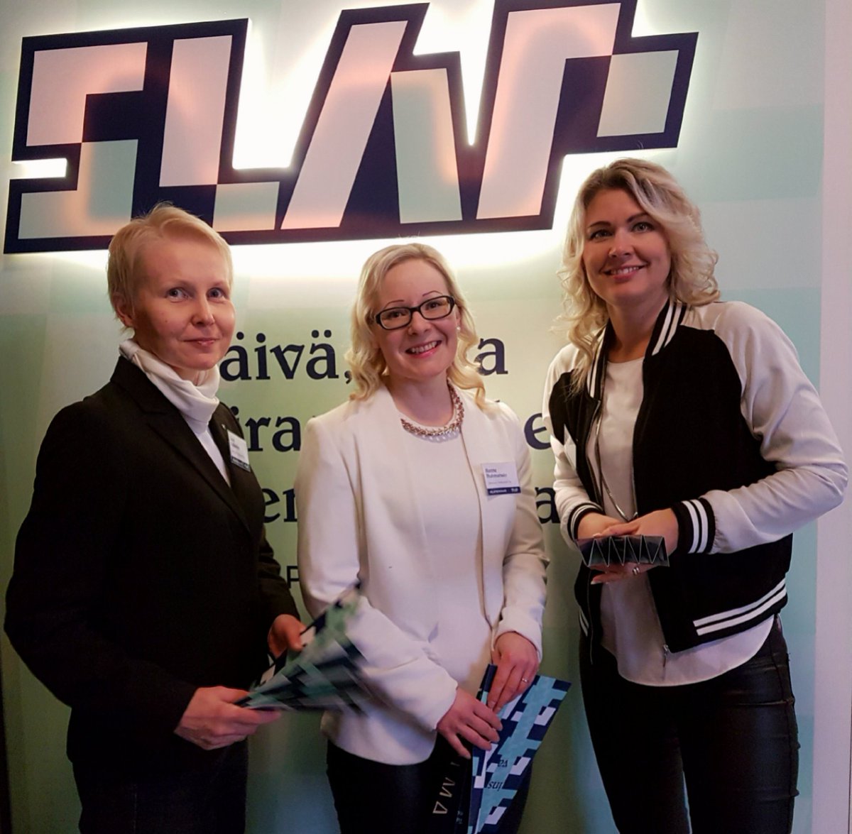Tiedepuiston tiimi valmiina #slapseminaari'in <a href="/scienceparkFI/">Joensuu Science Park</a> <a href="/soileasi/">Soile Asikainen</a> <a href="/huhmarsa/">Hanne Huhmarsalo</a> @Fabrik_fi <a href="/KarjalainenFi/">Sanomalehti Karjalainen</a>