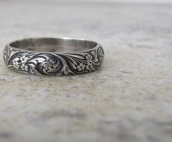 SilverSmack's tweet image. Antique Silver Floral Ring.  Great Gift!!! buff.ly/2iKNpOy  #jewelryonetsy #shopping #etsymntt