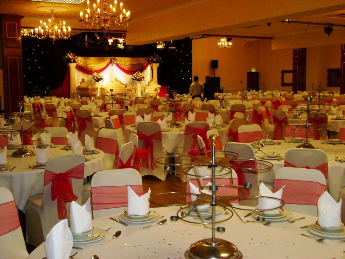 ukvenues's tweet photo. @LakesideSurrey is a perfect #venue for #asianweddings.Sited next to a lake with 2 hotels &amp; 2 suites. @AsianVenueGuide @asianbrides #surrey https://t.co/qjbIqOtSA9