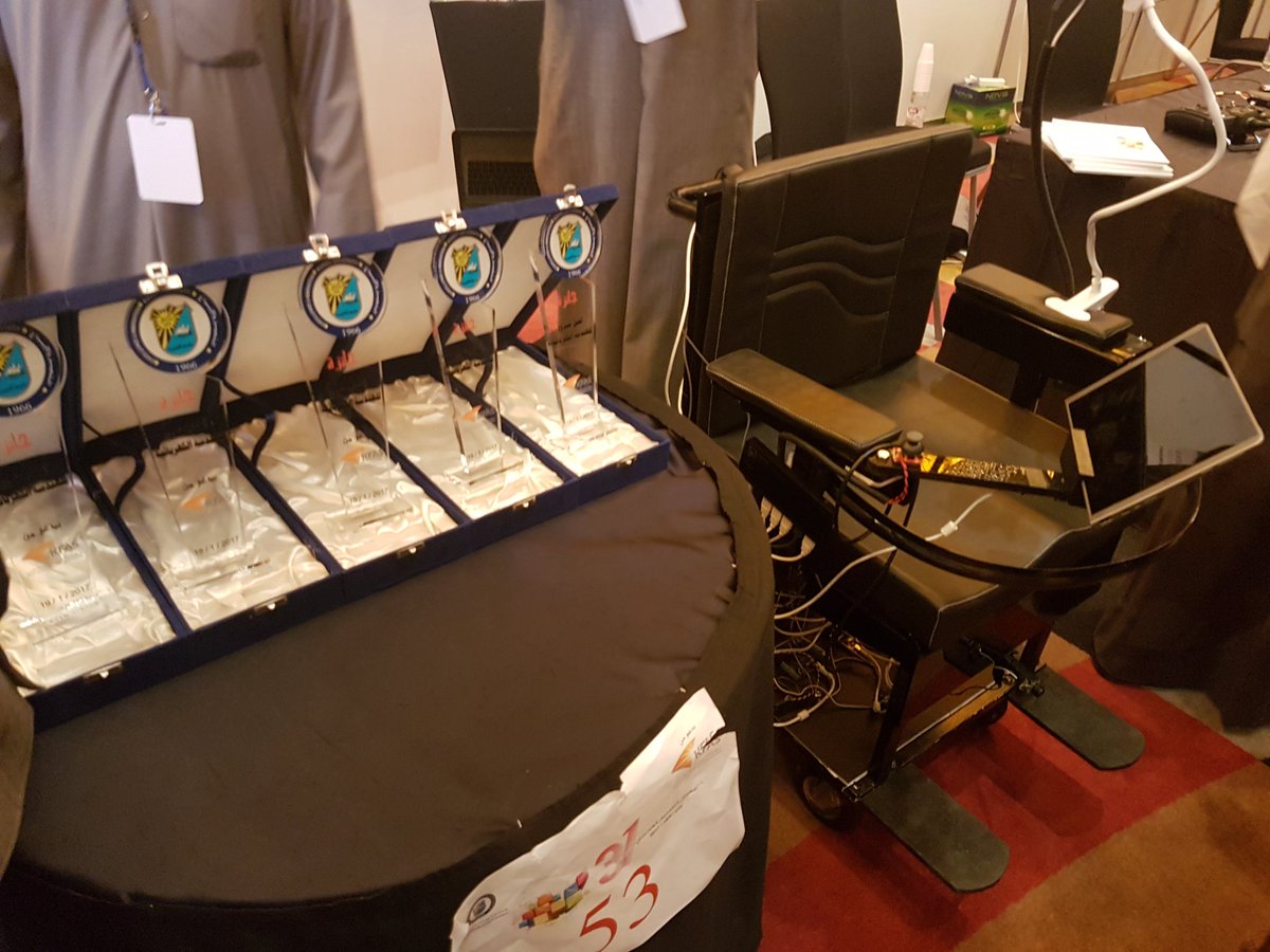 الحمد لله الذي بنعمته تتم الصالحات 
حصل مشروع 
"Voice Controlled Wheelchair" 
على جائزة أفضل مشروع في قسم الهندسة الكهربائية.