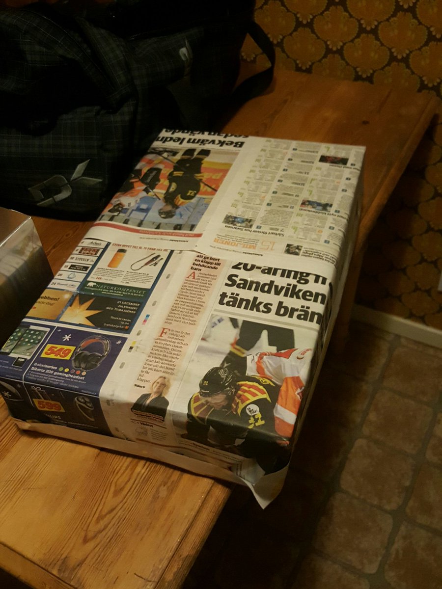 Man får ta vad man har när de är slut på presentpapper 😁