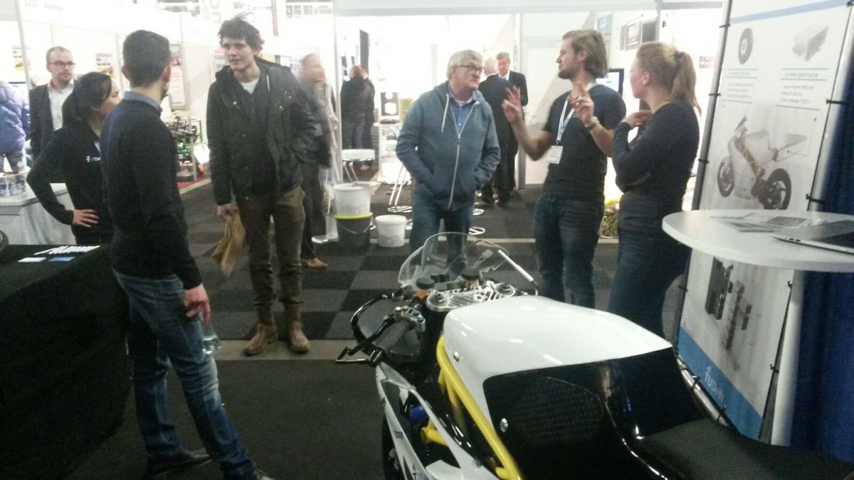FueladdictsNL's tweet photo. @CityofRotterdam @NovaTUDelft @Fueladdicts
Talking with lots of interested people about our bike! #infratech2017 https://t.co/jkedhtLme7 https://t.co/qwen8bQoIz