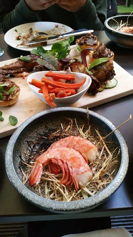 Spend my lunch break (and then some) at the <a href="/IcelandFoodsPR/">IcelandFoodsPR</a> #ICESS17 event with <a href="/juanitashikira/">Juanita</a> Best. Pressday. Ever 😂😂