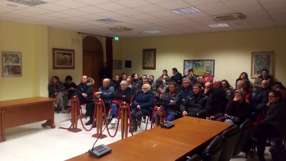 RiecoSpa's tweet photo. @SLorenzoinCampo, incontro del 18.01 -> #Rieco informa i cittadini sul nuovo servizio "porta a porta": segnato il primo #goalPerLambiente! https://t.co/Wmqt1m5DJg