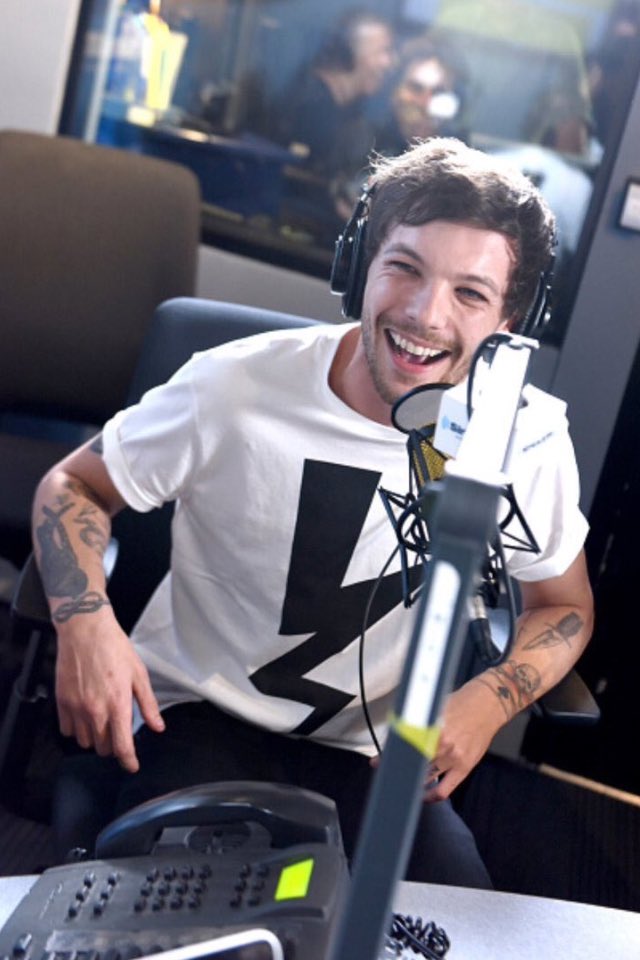 Equipe1DZ's tweet photo. RT = UM VOTO 

CONGRATS NIALL
#NOW2016 #NOWOneDirection https://t.co/4uOt1sMZFU