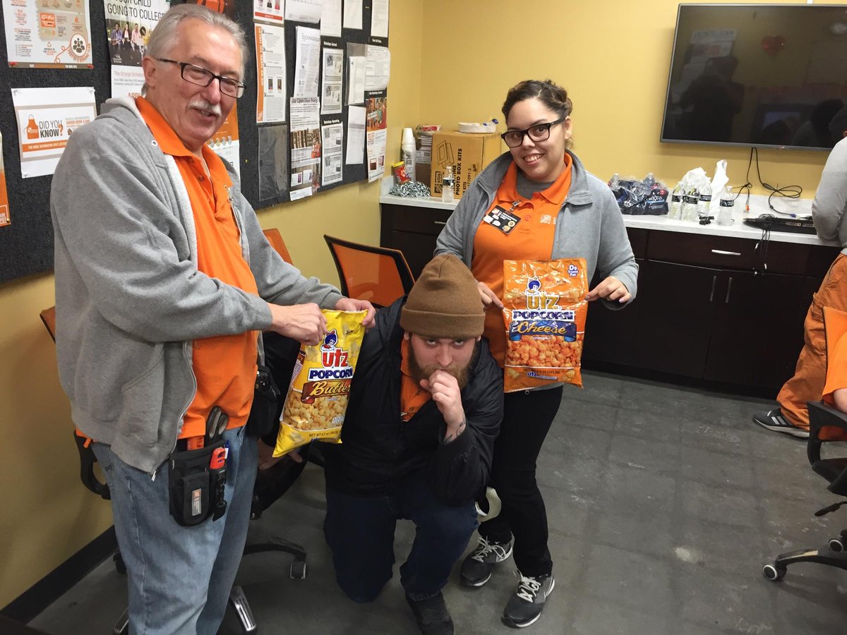 District28MET's tweet photo. #MET4150 Celebrates National #PopCornDay @LizMETRHRM @PaulSSchnell1 @MORRIS_TEAM_MET @HomeDepot_4150 https://t.co/4zhECZD966